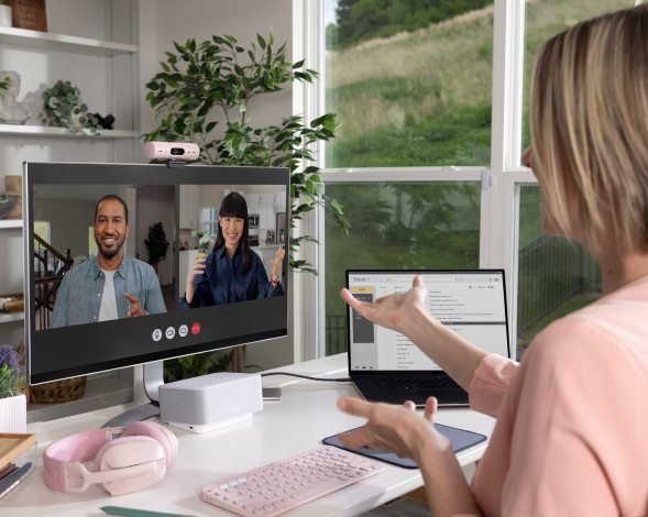 Веб-камера Logitech Brio 500, розовый в Махачкале