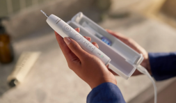 Электрическая зубная щетка Philips Sonicare Series 7100 HX7420/01 (белая)