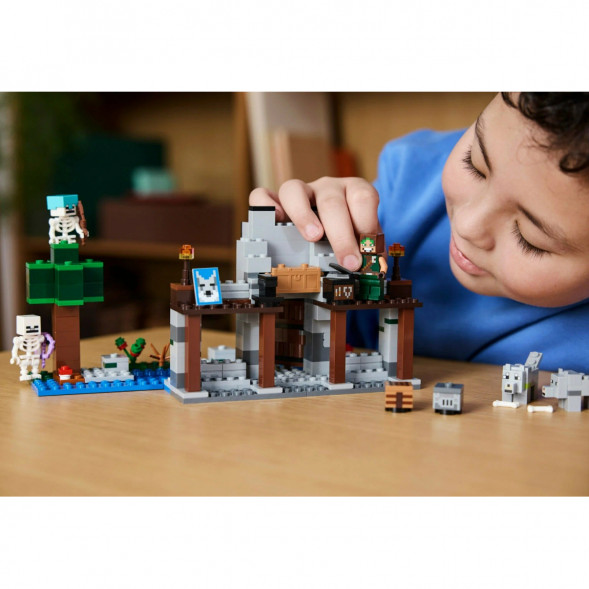 Конструктор LEGO Minecraft 21261 Волчья крепость в Махачкале